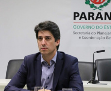O Governo do Estado trabalha na conclusão do Programa de Modernização dos Processos de Licenciamento, Outorga, Fiscalização e Monitoramento Ambiental, que tem recursos do Banco Mundial.  Nesta sexta-feira (25) o secretário Planejamento e Projetos Estruturantes, Valdemar Bernardo Jorge, se reuniu com o secretário interino de Desenvolvimento Ambiental e Turismo, Everton Souza, para discutir o cronograma de implantação do novo programa. Foto: Divulgação/ANPr