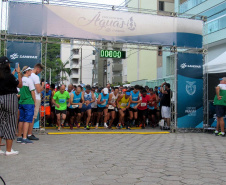 A temporada esportiva da Sanepar foi aberta neste domingo (27) no Balneário Caiobá, em Matinhos Matinhos. A primeira etapa do Circuito das Águas 2019, que faz parte das comemorações dos 56 anos da companhia, reuniu quase mil atletas em provas de 2,5 km, 5 km e 10 km, com partida simultânea às 7h30.Foto: Sanepar