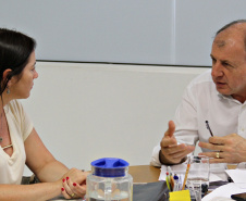 Avançar com novos projetos de sustentabilidade e inovação nos municípios foi o foco de uma reunião, nesta segunda-feira (28), em Curitiba, entre o secretário de Estado do Desenvolvimento Urbano e Obras Públicas, João Carlos Ortega, e representantes de outros órgãos e empresas do Estado.  -  Curitiba, 28/01/2019  -  Foto: Divulgação SEDU