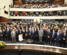 O governador Carlos Massa Ratinho Junior participou nesta sexta-feira (01) da solenidade de posse dos 54 deputados estaduais na Assembleia Legislativa do Paraná. -  Curitiba, 01/02/2019  -  Foto:  Rodrigo Félix Leal/ANPr