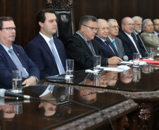 O governador Carlos Massa Ratinho Junior participou nesta sexta-feira (01) da posse da cúpula diretiva do Tribunal de Justiça do Paraná. O desembargador Adalberto Xisto Pereira assume a presidência do órgão para o biênio 2019-2020, no lugar do desembargador Renato Braga Bettega.  -  Curitiba, 01/02/2019  -  Foto: Rodrigo Félix Leal/ANPr.  