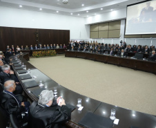 O governador Carlos Massa Ratinho Junior participou nesta sexta-feira (01) da posse da cúpula diretiva do Tribunal de Justiça do Paraná. O desembargador Adalberto Xisto Pereira assume a presidência do órgão para o biênio 2019-2020, no lugar do desembargador Renato Braga Bettega.  -  Curitiba, 01/02/2019  -  Foto: Rodrigo Félix Leal/ANPr.  