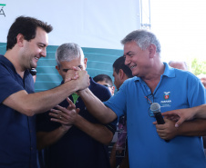 O governador Carlos Massa Ratinho Junior e o prefeito de Curitiba, Rafael Greca, inauguraram neste sábado (02) um parque esportivo no Bairro Novo. A estrutura conta com quadra de futebol com grama sintética, pista de skate com oito obstáculos e quadra poliesportiva. Curitiba,02/02/2019   -  Foto: Rodrigo Félix Leal/ANPr