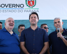 O governador Carlos Massa Ratinho Junior e o prefeito de Curitiba, Rafael Greca, inauguraram neste sábado (02) um parque esportivo no Bairro Novo. A estrutura conta com quadra de futebol com grama sintética, pista de skate com oito obstáculos e quadra poliesportiva. Curitiba,02/02/2019   -  Foto: Rodrigo Félix Leal/ANPr