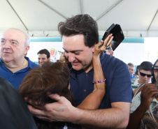 O governador Carlos Massa Ratinho Junior e o prefeito de Curitiba, Rafael Greca, inauguraram neste sábado (02) um parque esportivo no Bairro Novo. A estrutura conta com quadra de futebol com grama sintética, pista de skate com oito obstáculos e quadra poliesportiva. Curitiba,02/02/2019   -  Foto: Rodrigo Félix Leal/ANPr