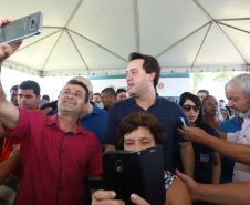 O governador Carlos Massa Ratinho Junior e o prefeito de Curitiba, Rafael Greca, inauguraram neste sábado (02) um parque esportivo no Bairro Novo. A estrutura conta com quadra de futebol com grama sintética, pista de skate com oito obstáculos e quadra poliesportiva. Curitiba,02/02/2019   -  Foto: Rodrigo Félix Leal/ANPr