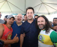 O governador Carlos Massa Ratinho Junior e o prefeito de Curitiba, Rafael Greca, inauguraram neste sábado (02) um parque esportivo no Bairro Novo. A estrutura conta com quadra de futebol com grama sintética, pista de skate com oito obstáculos e quadra poliesportiva. Curitiba,02/02/2019   -  Foto: Rodrigo Félix Leal/ANPr