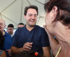 O governador Carlos Massa Ratinho Junior e o prefeito de Curitiba, Rafael Greca, inauguraram neste sábado (02) um parque esportivo no Bairro Novo. A estrutura conta com quadra de futebol com grama sintética, pista de skate com oito obstáculos e quadra poliesportiva. Curitiba,02/02/2019   -  Foto: Rodrigo Félix Leal/ANPr