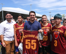 O governador Carlos Massa Ratinho Junior e o prefeito de Curitiba, Rafael Greca, inauguraram neste sábado (02) um parque esportivo no Bairro Novo. A estrutura conta com quadra de futebol com grama sintética, pista de skate com oito obstáculos e quadra poliesportiva. Curitiba,02/02/2019   -  Foto: Rodrigo Félix Leal/ANPr