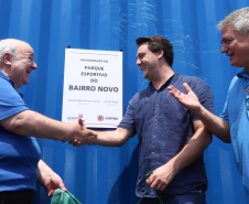 O governador Carlos Massa Ratinho Junior e o prefeito de Curitiba, Rafael Greca, inauguraram neste sábado (02) um parque esportivo no Bairro Novo. A estrutura conta com quadra de futebol com grama sintética, pista de skate com oito obstáculos e quadra poliesportiva. Curitiba,02/02/2019   -  Foto: Rodrigo Félix Leal/ANPr