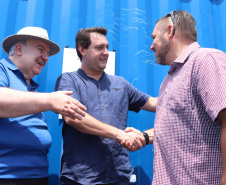 O governador Carlos Massa Ratinho Junior e o prefeito de Curitiba, Rafael Greca, inauguraram neste sábado (02) um parque esportivo no Bairro Novo. A estrutura conta com quadra de futebol com grama sintética, pista de skate com oito obstáculos e quadra poliesportiva. Curitiba,02/02/2019   -  Foto: Rodrigo Félix Leal/ANPr