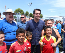 O governador Carlos Massa Ratinho Junior e o prefeito de Curitiba, Rafael Greca, inauguraram neste sábado (02) um parque esportivo no Bairro Novo. A estrutura conta com quadra de futebol com grama sintética, pista de skate com oito obstáculos e quadra poliesportiva. Curitiba,02/02/2019   -  Foto: Rodrigo Félix Leal/ANPr