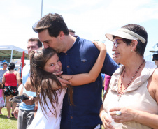 O governador Carlos Massa Ratinho Junior e o prefeito de Curitiba, Rafael Greca, inauguraram neste sábado (02) um parque esportivo no Bairro Novo. A estrutura conta com quadra de futebol com grama sintética, pista de skate com oito obstáculos e quadra poliesportiva. Curitiba,02/02/2019   -  Foto: Rodrigo Félix Leal/ANPr