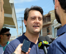 O governador Carlos Massa Ratinho Junior e o prefeito de Curitiba, Rafael Greca, inauguraram neste sábado (02) um parque esportivo no Bairro Novo. A estrutura conta com quadra de futebol com grama sintética, pista de skate com oito obstáculos e quadra poliesportiva. Curitiba,02/02/2019 Foto:Jaelson Lucas / ANPr