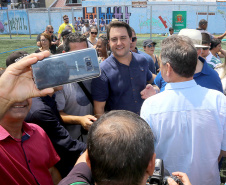 O governador Carlos Massa Ratinho Junior e o prefeito de Curitiba, Rafael Greca, inauguraram neste sábado (02) um parque esportivo no Bairro Novo. A estrutura conta com quadra de futebol com grama sintética, pista de skate com oito obstáculos e quadra poliesportiva. Curitiba,02/02/2019 Foto:Jaelson Lucas / ANPr