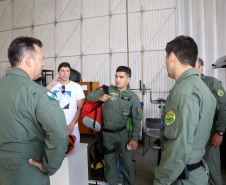O Governo do Paraná enviou uma equipe aérea para Brumadinho (MG) com o objetivo de auxiliar nas buscas pelas vítimas do rompimento da barragem ocorrida na sexta-feira (25/01). Cinco integrantes do Batalhão de Polícia Militar de Operações Aéreas (BPMOA) viajaram neste domingo (03/02), somando-se à equipe do Corpo de Bombeiros que está naquele estado, incluída na força tarefa de buscas pelas vítimas desde o último domingo (27/01).  -  Curitiba, 03/02/2019  -  Foto: Jaelson Lucas/ANPr