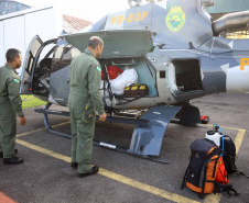 O Governo do Paraná enviou uma equipe aérea para Brumadinho (MG) com o objetivo de auxiliar nas buscas pelas vítimas do rompimento da barragem ocorrida na sexta-feira (25/01). Cinco integrantes do Batalhão de Polícia Militar de Operações Aéreas (BPMOA) viajaram neste domingo (03/02), somando-se à equipe do Corpo de Bombeiros que está naquele estado, incluída na força tarefa de buscas pelas vítimas desde o último domingo (27/01).  -  Curitiba, 03/02/2019  -  Foto: Jaelson Lucas/ANPr