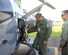 O Governo do Paraná enviou uma equipe aérea para Brumadinho (MG) com o objetivo de auxiliar nas buscas pelas vítimas do rompimento da barragem ocorrida na sexta-feira (25/01). Cinco integrantes do Batalhão de Polícia Militar de Operações Aéreas (BPMOA) viajaram neste domingo (03/02), somando-se à equipe do Corpo de Bombeiros que está naquele estado, incluída na força tarefa de buscas pelas vítimas desde o último domingo (27/01).  -  Curitiba, 03/02/2019  -  Foto: Jaelson Lucas/ANPr