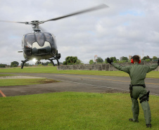O Governo do Paraná enviou uma equipe aérea para Brumadinho (MG) com o objetivo de auxiliar nas buscas pelas vítimas do rompimento da barragem ocorrida na sexta-feira (25/01). Cinco integrantes do Batalhão de Polícia Militar de Operações Aéreas (BPMOA) viajaram neste domingo (03/02), somando-se à equipe do Corpo de Bombeiros que está naquele estado, incluída na força tarefa de buscas pelas vítimas desde o último domingo (27/01).  -  Curitiba, 03/02/2019  -  Foto: Jaelson Lucas/ANPr