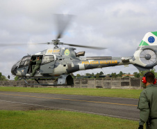 O Governo do Paraná enviou uma equipe aérea para Brumadinho (MG) com o objetivo de auxiliar nas buscas pelas vítimas do rompimento da barragem ocorrida na sexta-feira (25/01). Cinco integrantes do Batalhão de Polícia Militar de Operações Aéreas (BPMOA) viajaram neste domingo (03/02), somando-se à equipe do Corpo de Bombeiros que está naquele estado, incluída na força tarefa de buscas pelas vítimas desde o último domingo (27/01).  -  Curitiba, 03/02/2019  -  Foto: Jaelson Lucas/ANPr