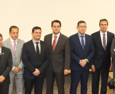O governador Carlos Massa Ratinho Junior participou nesta segunda-feira (4), em Brasília, do lançamento do projeto de lei anticrime apresentado pelo ministro da Justiça e Segurança Pública, Sergio Moro. O governador colocou a estrutura do Estado à disposição para implantar as medidas no Paraná. - Brasília, 04/02/2019 - Foto: Rodrigo Félix Leal/ANPr