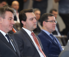 O governador Carlos Massa Ratinho Junior participou nesta segunda-feira (4), em Brasília, do lançamento do projeto de lei anticrime apresentado pelo ministro da Justiça e Segurança Pública, Sergio Moro. O governador colocou a estrutura do Estado à disposição para implantar as medidas no Paraná. - Brasília, 04/02/2019 - Foto: Rodrigo Félix Leal/ANPr