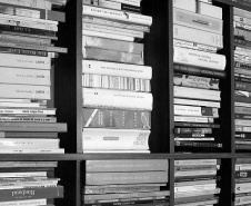 A Biblioteca Pública do Paraná está com inscrições abertas para o segundo módulo do curso de preservação de obras gerais – Capa dura: reaproveitamento e nova encadernação com gravação.  Foto: BPP