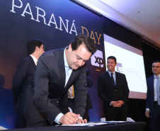 O governador Carlos Massa Ratinho Junior sanciona durante o evento Paraná Day,  a lei  do Programa de Parcerias do Paraná. -  Curitiba, 05/02/2019  -  Foto: Rodrigo Félix Leal