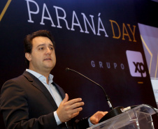 O governador Carlos Massa Ratinho Junior sancionou nesta terça-feira (05) a lei que cria o Programa de Parcerias do Paraná (PAR) e institui um Fundo para o Desenvolvimento de Projetos de Infraestrutura (Funpar). A assinatura aconteceu no Paraná Day, evento realizado em Curitiba com a presença de mais de 100 investidores do País e do exterior.  _  Curitiba, 05/02/2019  -  Foto: Jaelson Lucas/ANPr