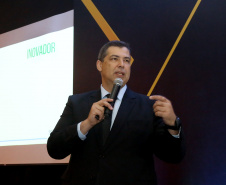O governador Carlos Massa Ratinho Junior sancionou nesta terça-feira (05) a lei que cria o Programa de Parcerias do Paraná (PAR) e institui um Fundo para o Desenvolvimento de Projetos de Infraestrutura (Funpar). A assinatura aconteceu no Paraná Day, evento realizado em Curitiba com a presença de mais de 100 investidores do País e do exterior.  Na imagem, Allan Costa, presidente da Celepar. -  Curitiba, 05/02/2019  -  Foto: Jaelson Lucas/ANPr