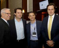 O governador Carlos Massa Ratinho Junior sancionou nesta terça-feira (05) a lei que cria o Programa de Parcerias do Paraná (PAR) e institui um Fundo para o Desenvolvimento de Projetos de Infraestrutura (Funpar). A assinatura aconteceu no Paraná Day, evento realizado em Curitiba com a presença de mais de 100 investidores do País e do exterior.  _  Curitiba, 05/02/2019  -  Foto: Jaelson Lucas/ANPr