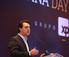 O governador Carlos Massa Ratinho Júnior afirmou nesta terça-feira (5) que o objetivo da nova gestão é transformar o Paraná em um Estado inovador, inteligente e tecnológico. A declaração foi dada para cerca de 100 investidores reunidos no Paraná Day, um evento inédito no País e que é realizado em Curitiba pela XP Investimentos.  -  Curitiba, 05/02/2019  -  Foto: Rodrigo Félix Leal