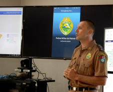 a Polícia Militar do Paraná lançou o APP 190 ? Emergência Paraná para o sistema iOS e também divulgou um balanço dos quatro meses de funcionamento do aplicativo, que está em uso em Curitiba e Região Metropolitana na versão para Android, lançada no início de outubro do ano passado. Na foto, o capitão Claudio Prus. -  Curitiba, 11/02/2019  -  Foto: Soldado Priscilla Carvalho