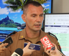 a Polícia Militar do Paraná lançou o APP 190 ? Emergência Paraná para o sistema iOS e também divulgou um balanço dos quatro meses de funcionamento do aplicativo, que está em uso em Curitiba e Região Metropolitana na versão para Android, lançada no início de outubro do ano passado. Na foto, o capitão Claudio Prus. -  Curitiba, 11/02/2019  -  Foto: Soldado Priscilla Carvalho