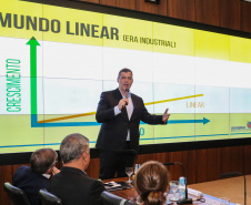 Allan Costa, presidente da Companhia de Tecnologia da Informação e Comunicação do Paraná (Celepar)  durante reunião com a equipe de governo. - Curitiba, 07/02/2019 -Foto: Geraldo Bubniak/ANPr