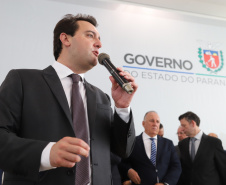O governador Carlos Massa Ratinho Junior deu posse, em cerimônia no Palácio Iguaçu, ao secretário de Estado do Desenvolvimento Sustentável e Turismo, Marcio Nunes, e aos presidentes das autarquias vinculadas à pasta. Foram empossados os presidentes do Instituto Água e Terra, Everton Souza; do Simepar, Eduardo Alvin; da Paraná Desenvolvimento, Eduardo Bekin; e da Paraná Turismo, João Jacob Mehl. -   Curitiba, 12/02/2019  -  Foto: José Fernando Ogura/ANPr