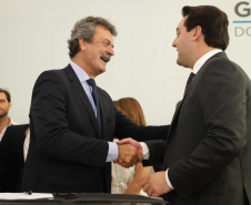 O governador Carlos Massa Ratinho Junior deu posse, em cerimônia no Palácio Iguaçu, ao secretário de Estado do Desenvolvimento Sustentável e Turismo, Marcio Nunes, e aos presidentes das autarquias vinculadas à pasta. Foram empossados os presidentes do Instituto Água e Terra, Everton Souza; do Simepar, Eduardo Alvin; da Paraná Desenvolvimento, Eduardo Bekin; e da Paraná Turismo, João Jacob Mehl. -   Curitiba, 12/02/2019  -  Foto: José Fernando Ogura/ANPr