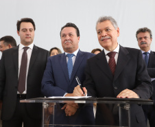 O governador Carlos Massa Ratinho Junior deu posse, em cerimônia no Palácio Iguaçu, ao secretário de Estado do Desenvolvimento Sustentável e Turismo, Marcio Nunes, e aos presidentes das autarquias vinculadas à pasta. Foram empossados os presidentes do Instituto Água e Terra, Everton Souza; do Simepar, Eduardo Alvin; da Paraná Desenvolvimento, Eduardo Bekin; e da Paraná Turismo, João Jacob Mehl. -   Curitiba, 12/02/2019  -  Foto: José Fernando Ogura/ANPr