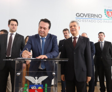 O governador Carlos Massa Ratinho Junior deu posse, em cerimônia no Palácio Iguaçu, ao secretário de Estado do Desenvolvimento Sustentável e Turismo, Marcio Nunes, e aos presidentes das autarquias vinculadas à pasta. Foram empossados os presidentes do Instituto Água e Terra, Everton Souza; do Simepar, Eduardo Alvin; da Paraná Desenvolvimento, Eduardo Bekin; e da Paraná Turismo, João Jacob Mehl. -   Curitiba, 12/02/2019  -  Foto: José Fernando Ogura/ANPr