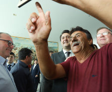O governador Carlos Massa Ratinho Junior  deu posse, em cerimônia no Palácio Iguaçu, ao secretário de Estado do Desenvolvimento Sustentável e Turismo, Marcio Nunes, e aos presidentes das autarquias vinculadas à pasta. Foram empossados os presidentes do Instituto Água e Terra, Everton Souza; do Simepar, Eduardo Alvin; da Paraná Desenvolvimento, Eduardo Bekin; e da Paraná Turismo, João Jacob Mehl.  -  Curitiba, 12/02/2019  -  Foto: Rodrigo Félix Leal/ANPr