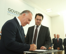 O governador Carlos Massa Ratinho Junior  deu posse, em cerimônia no Palácio Iguaçu, ao secretário de Estado do Desenvolvimento Sustentável e Turismo, Marcio Nunes, e aos presidentes das autarquias vinculadas à pasta. Foram empossados os presidentes do Instituto Água e Terra, Everton Souza; do Simepar, Eduardo Alvin; da Paraná Desenvolvimento, Eduardo Bekin; e da Paraná Turismo, João Jacob Mehl.  -  Curitiba, 12/02/2019  -  Foto: Rodrigo Félix Leal/ANPr