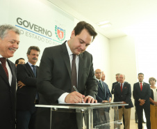 O governador Carlos Massa Ratinho Junior  deu posse, em cerimônia no Palácio Iguaçu, ao secretário de Estado do Desenvolvimento Sustentável e Turismo, Marcio Nunes, e aos presidentes das autarquias vinculadas à pasta. Foram empossados os presidentes do Instituto Água e Terra, Everton Souza; do Simepar, Eduardo Alvin; da Paraná Desenvolvimento, Eduardo Bekin; e da Paraná Turismo, João Jacob Mehl.  -  Curitiba, 12/02/2019  -  Foto: Rodrigo Félix Leal/ANPr