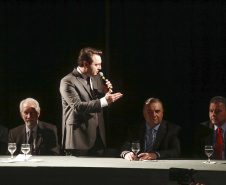 O governador Carlos Massa Ratinho Junior, dá posse a Ney Leprevost na pasta da secretaria da Justiça, Família e Trabalho.Curitiba, 12-02-19.Foto: Arnaldo Alves / ANPr.
