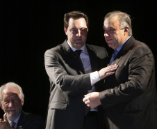 O governador Carlos Massa Ratinho Junior, dá posse a Ney Leprevost na pasta da secretaria da Justiça, Família e Trabalho.Curitiba, 12-02-19.Foto: Arnaldo Alves / ANPr.