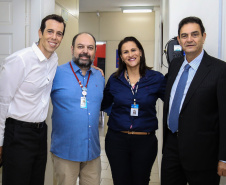 Secretário Renato Feder, diretor Jaques Marcelo Pereira da Escola Estadual São Cristóvão , Chayane Callegalim Rocha e o Presidente do Fundepar José Maria Ferreira,   no início do ano letivo. Curitiba, 14/02/2019 -  Foto: Geraldo Bubniak/ANPr