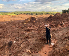 Equipe do Paraná durante resgates em Brumadinho (MG). Foto: Divulgação/ANPr