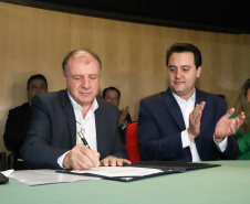 Governador Carlos Massa Ratinho Júnior dá posse ao secretário do Desenvolvimento Urbano e de Obras Públicas, João Carlos Ortega - Curitiba, 14/02/2019 - Foto: Rodrigo Felix Leal/ANPr
