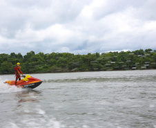 O passeio turístico inaugural da rota de Capanema sobre o Parque Nacional do Iguaçu, no Sudoeste do Paraná, aconteceu nesta sexta-feira (15). Nos mesmos moldes do trecho embaixo das cataratas de Foz do Iguaçu, a operação nesse outro ponto do rio permitirá a exploração do ecoturismo sobre diversas ilhas, trilhas e cachoeiras que compõem o ecossistema local.  -  Capanema, 15/02/2019  - Foto: Jaelson Lucas/ANPr