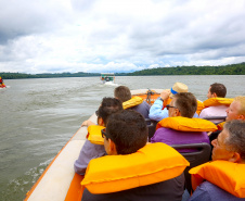 O passeio turístico inaugural da rota de Capanema sobre o Parque Nacional do Iguaçu, no Sudoeste do Paraná, aconteceu nesta sexta-feira (15). Nos mesmos moldes do trecho embaixo das cataratas de Foz do Iguaçu, a operação nesse outro ponto do rio permitirá a exploração do ecoturismo sobre diversas ilhas, trilhas e cachoeiras que compõem o ecossistema local.  -  Capanema, 15/02/2019  - Foto: Jaelson Lucas/ANPr