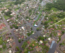 Cerca de 100 pessoas ficaram desalojadas em Guaratuba, no Litoral do Estado, em função das fortes chuvas que atingem a região desde sexta-feira (15). A Defesa Civil estima que cerca de 40 famílias estejam desalojadas em função dos alagamentos que ocorreram no município.   -  Guaratuba, 17/02/2019  -  Foto: Defesa Civil do Governo do Paraná